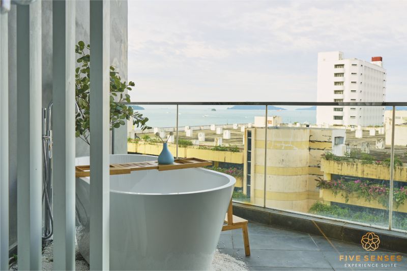 Presidential One Bedroom Bathtub Suite - room photo 4